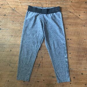 Victoria’s Secret Pink Ultimate gray Athleisure L cropped leggings